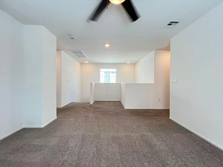 1347 Graphite Ave — Photo 9
