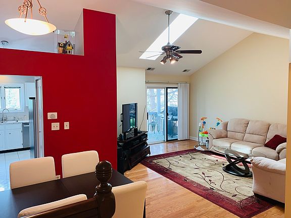 2nd image of 971 West Ct APT C