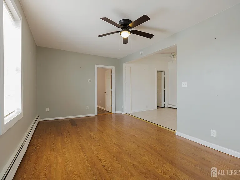 16 Somerset St #2 — Photo 9