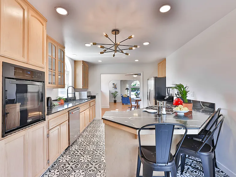 3407 N Mountain View Dr #1 — Photo 9