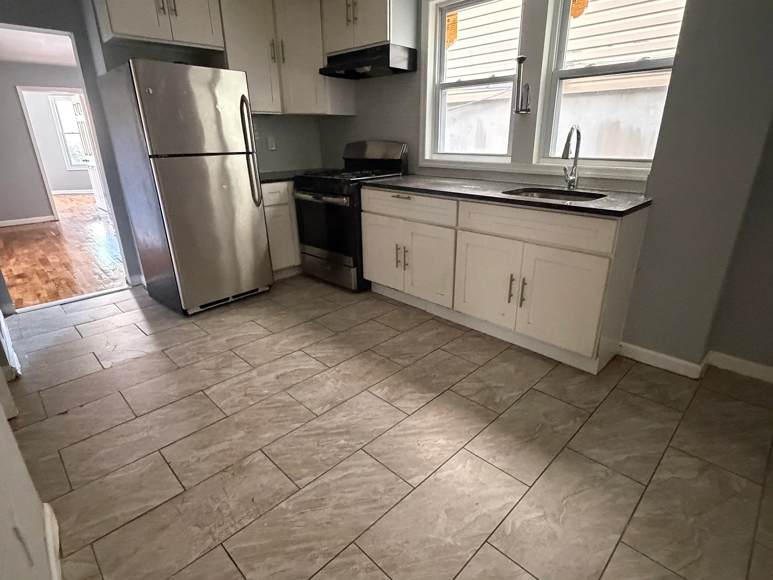 3 bed, $2,050 — Photo 2