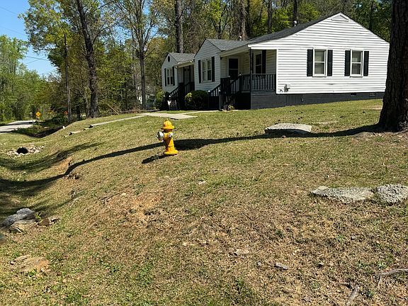 1/2 acre corner lot. Lots of car parking space and outdoor activities