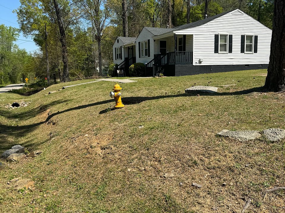 1/2 acre corner lot. Lots of car parking space and outdoor activities