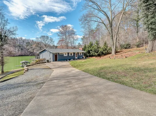 30 Crescent Ln, Wirtz, VA 24184