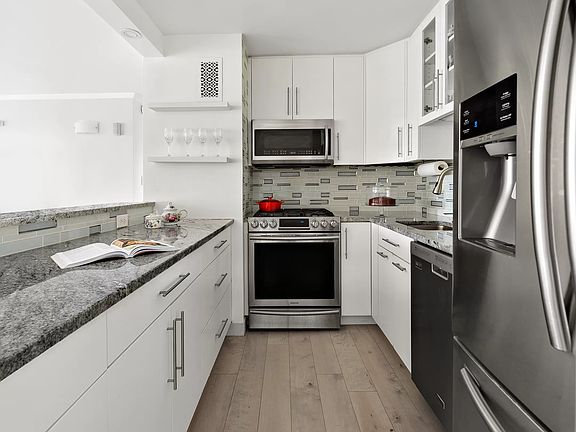 5th image of 100 Beekman St APT 24L