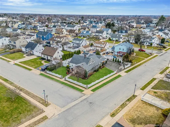 2 Drake Lane, Levittown, NY 11756