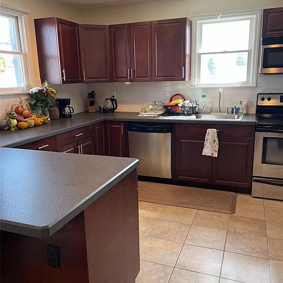 317 Bedford Ave — Photo 4