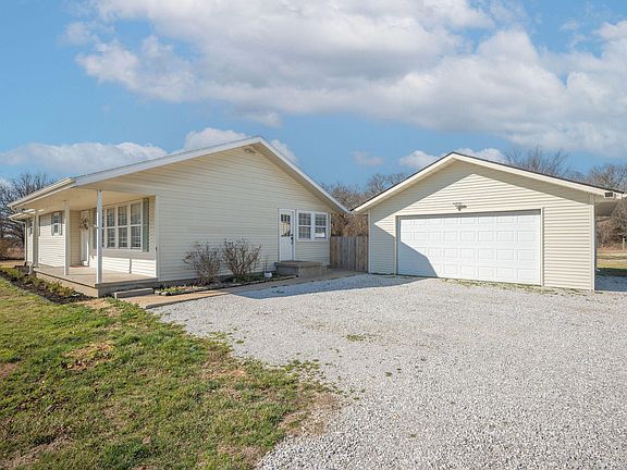 4th image of 12860 Hickory Drive