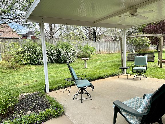 4th image of 641 Stonetrace Dr