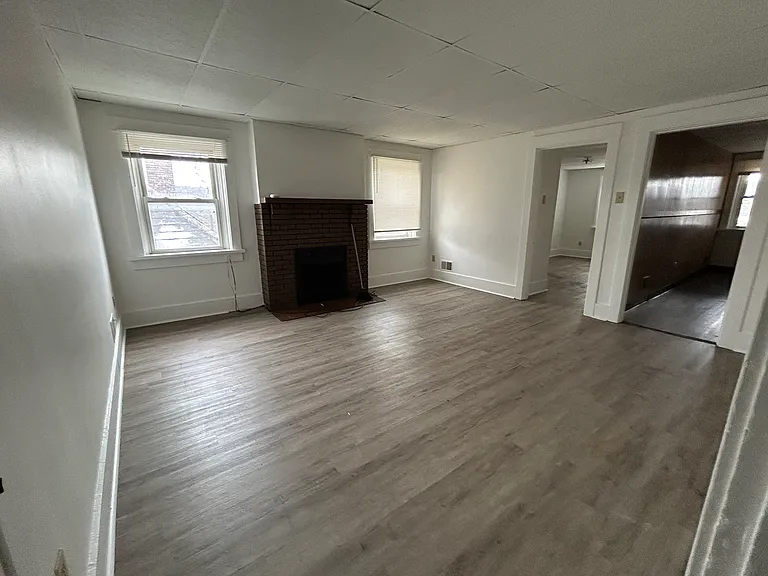 19 Singer Ave — Photo 6