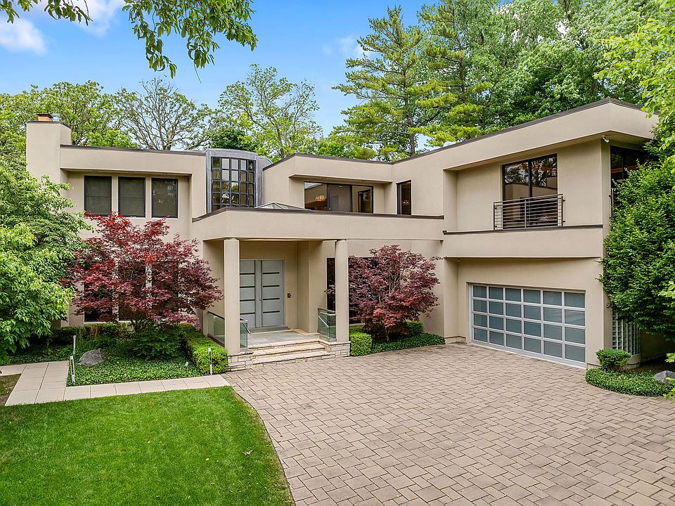 1st image of 328 Shoreline Ct