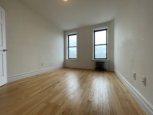 Rented by Hillel Realty Group | media 19