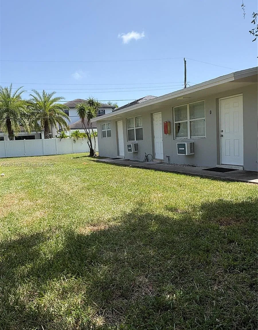2 bed, 1.0 bath, $2,100 — Photo 4
