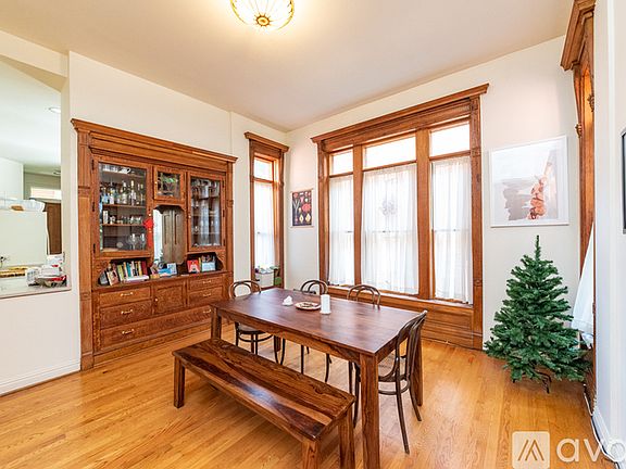 2nd image of 1427 N Hoyne Ave #1F