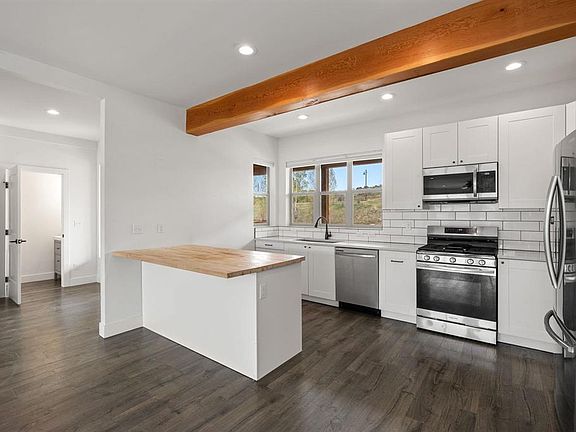 3rd image of 106 Pioneer Avenue