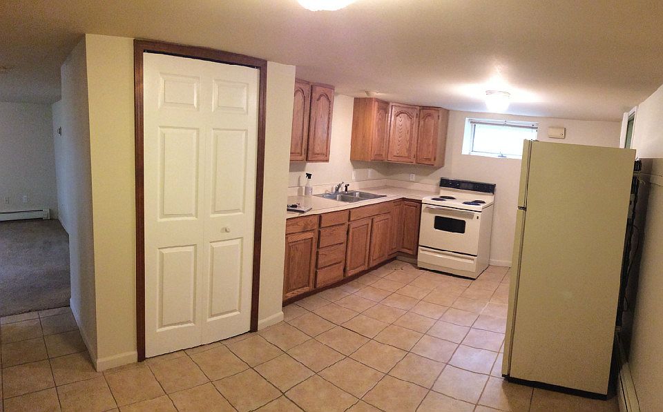1st image of 124 N Summit St APT 1