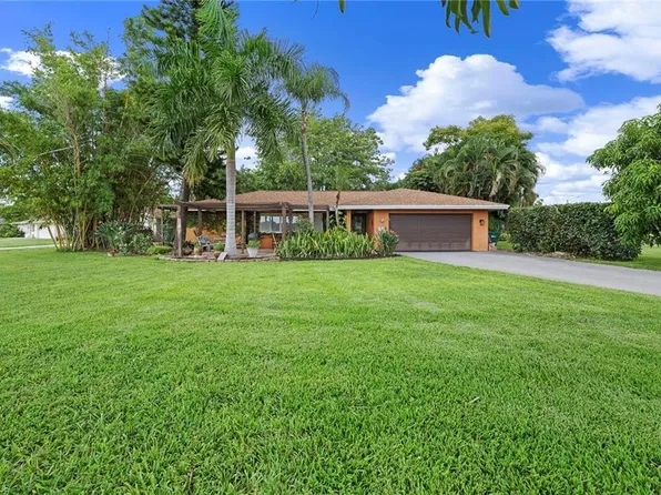 511 Eastwood DR, NAPLES, FL 34110