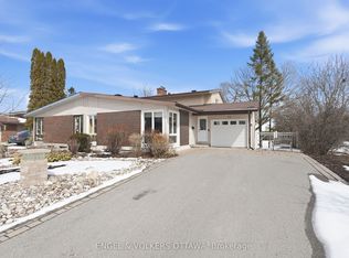 113 Benlea Dr, Ottawa, ON K2G3V3
