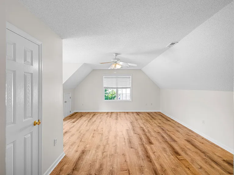 217 Derby Downs Dr — Photo 31