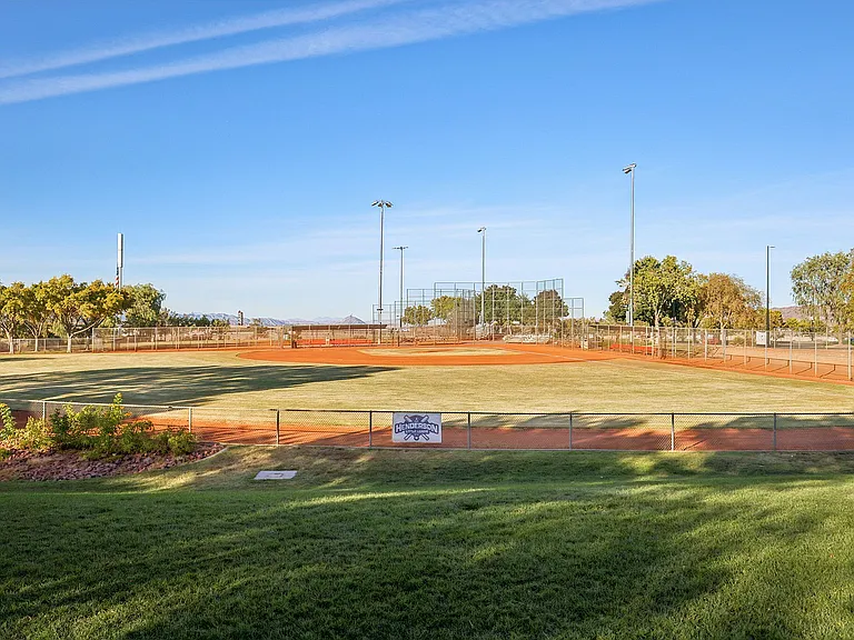 Neighborhood Park (Mission Hills)