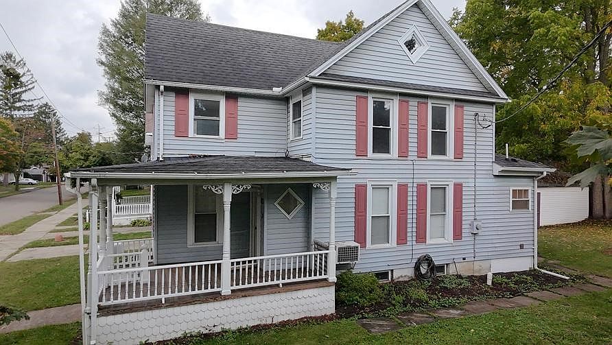 1st image of 104 W Mill St