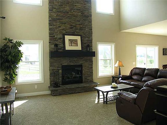 5th image of 2411 Goldenrod Ln