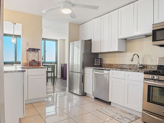 4th image of 4800 S Lake Park Ave APT 2005
