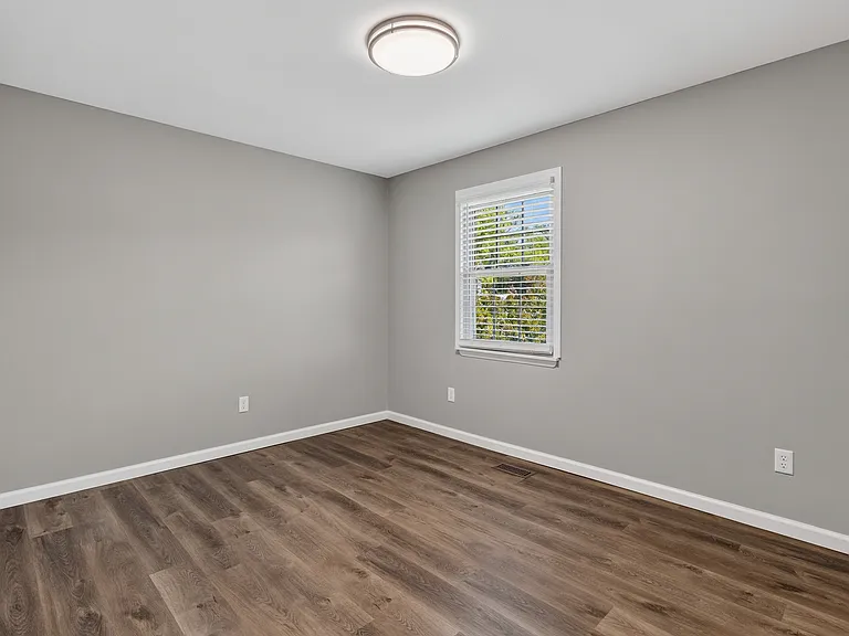 720 N Dixie Ave — Photo 4