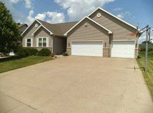 810 Hampshire Dr, Marion, IA 52302