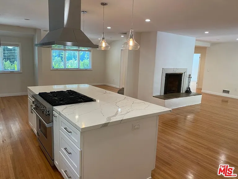 2201 Coldwater Canyon Dr — Photo 8