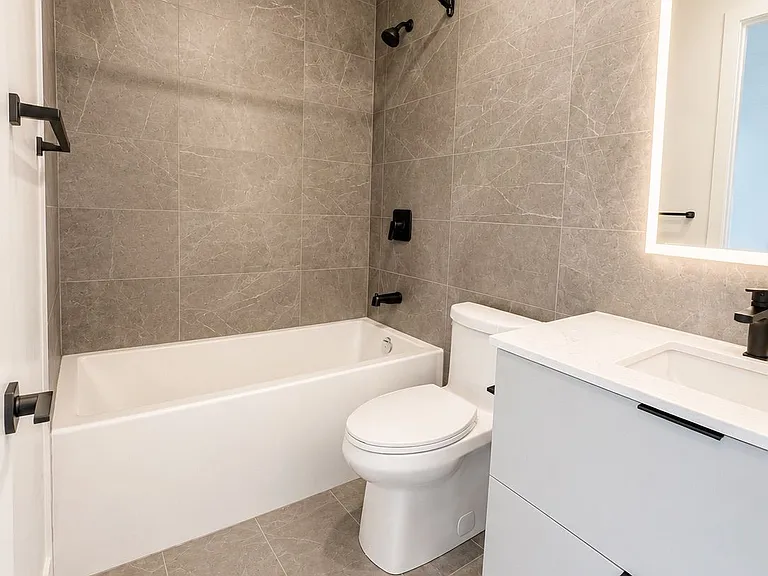 609 Sherbourne St #3904 — Photo 4