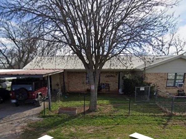 218 9th St, Randlett, OK 73562