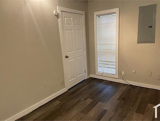 5th image of 2906 Royalty Dr