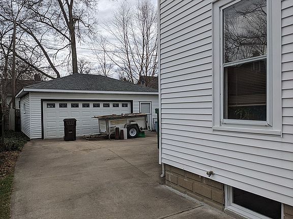 2.5 car garage