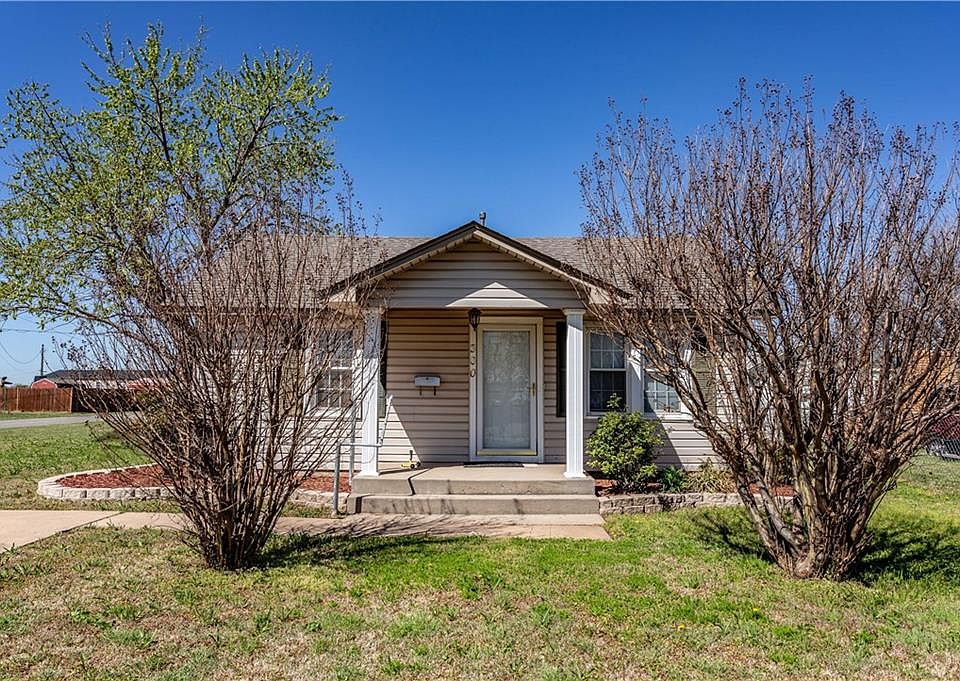 1st image of 300 N Symcox St
