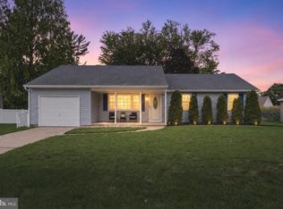 211 Tenby Chase Dr, Delran Township, NJ 08075