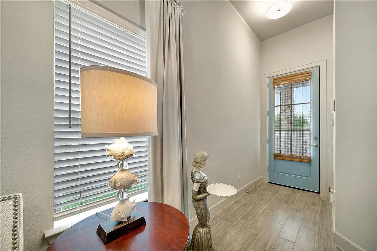 4 bed, 2.0 bath, 1620 sqft, $2,200 — Photo 4
