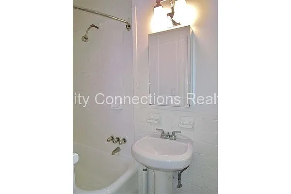 Rented by City Connections Realty | media 14