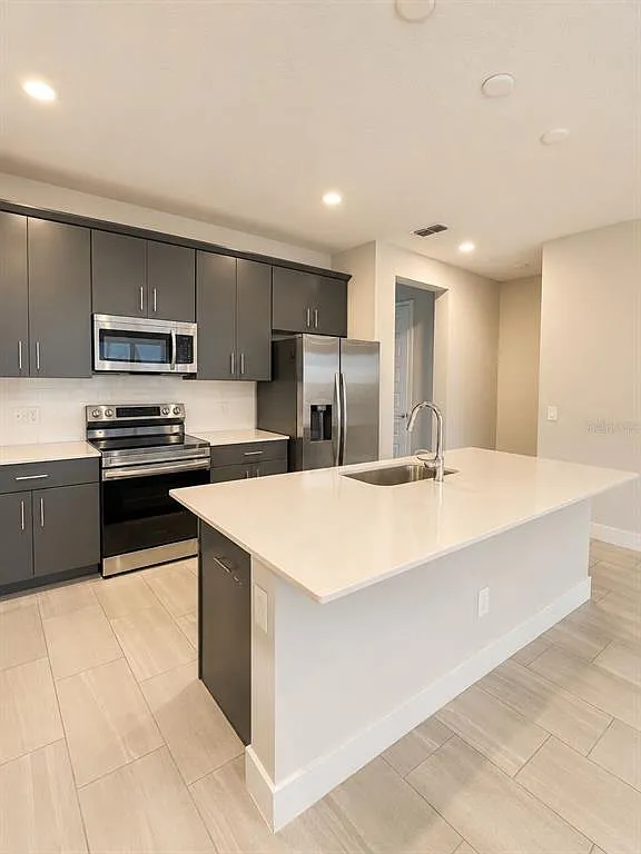 3 bed, 2.5 bath, 1704 sqft, $2,700 — Photo 2
