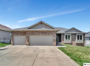 905 Chicory Ln, Hickman, NE 68372