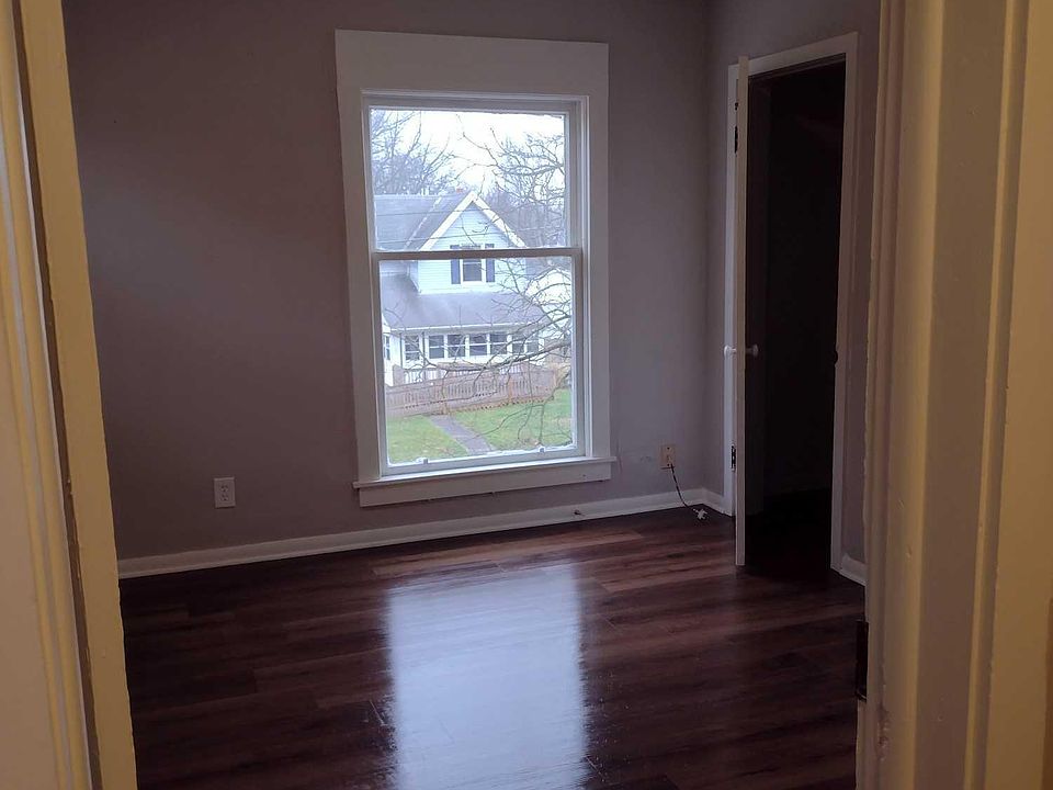 1st image of 464 1/2 S Main St