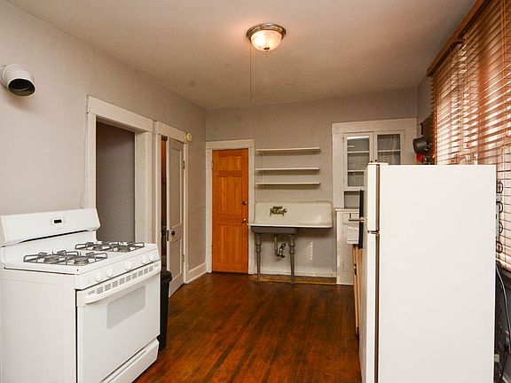 3rd image of 2022 W Wabansia Ave Unit 1