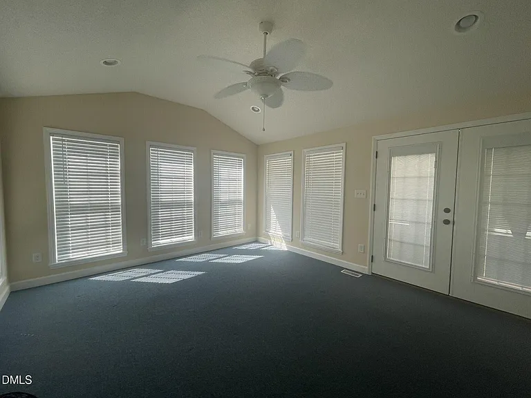 384 E Wimberly St — Photo 19