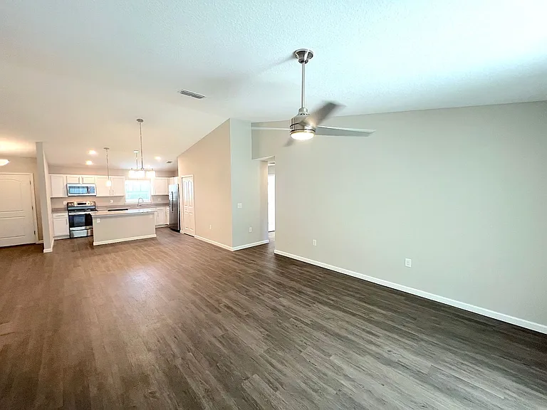 32 Postman Ln — Photo 10