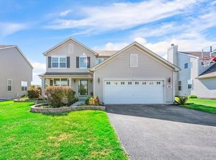 107 Charleston Ln, Gilberts, IL 60136