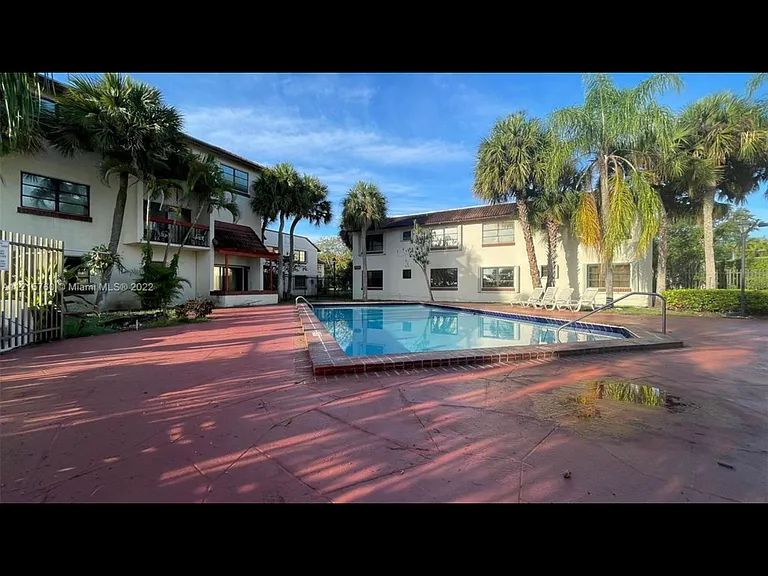 8530 SW 149th Ave #909 — Photo 2