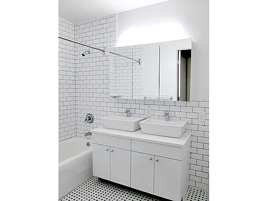 Rented by Mirador Real Estate | media 40