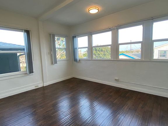 5th image of 117 Paloma Ave APT C