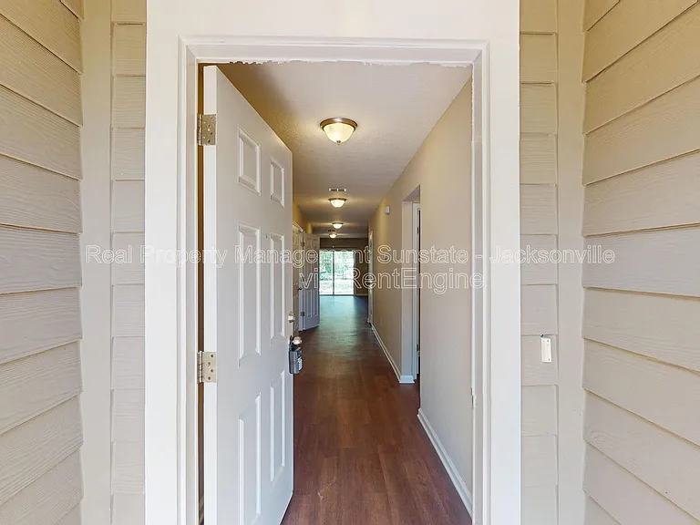 711 Cahoon Rd N — Photo 3
