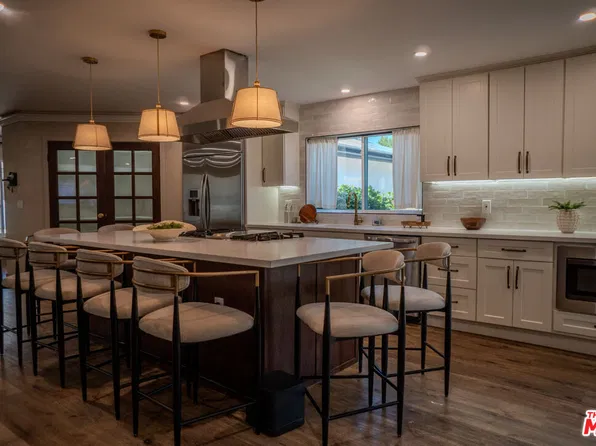 17516-17514 Raymer St, Northridge, CA 91325